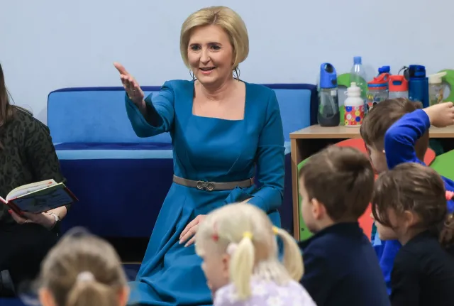 Agata Kornhauser-Duda w niebieskiej kreacji. Wygląda naprawdę dobrze [FOTO]