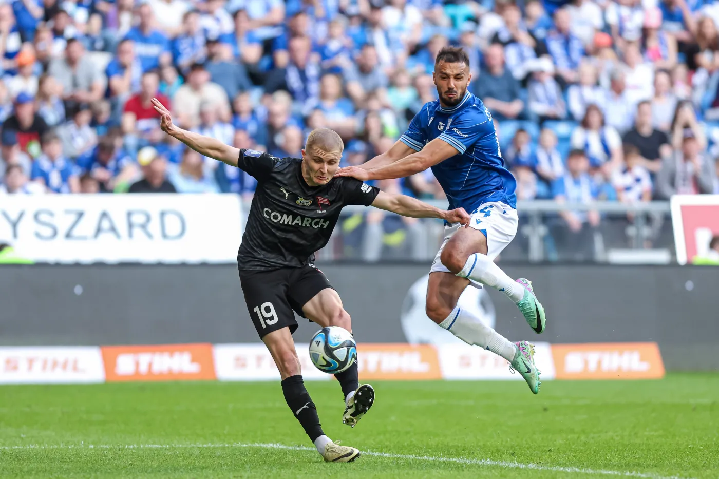 "Kolejorz" wykoleił się na "Pasach". Z wpadki Lecha cieszy się Jagiellonia