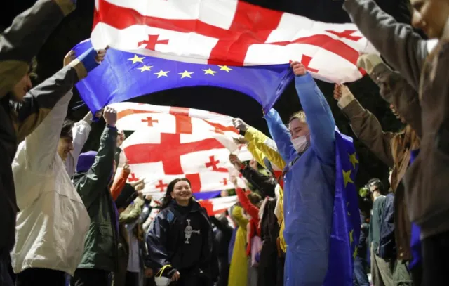 Protesty w Gruzji i apel do KE. Wśród sygnatariuszy Radosław Sikorski