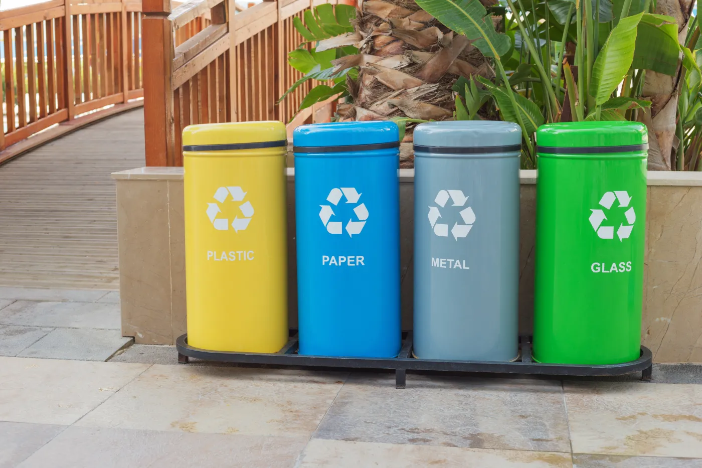 QUIZ: Do którego kosza na śmieci to wyrzucisz? Sprawdź, czy znasz zasady segregacji odpadów. Większość ma z tym problem