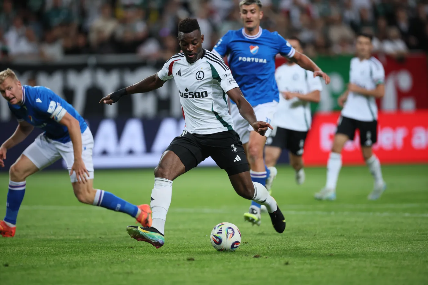 Nsame trzy razy trafił do siatki, Morshita strzelił gola Banikiem, awans Legii w el. Ligi Europy