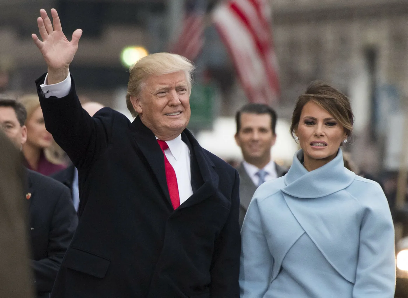 melania-trump-u-boku-donalda-trumpa-podczas-uroczystosci-zaprzysiezenia-na-prezydenta-w-2017-r-38549485.jpg
