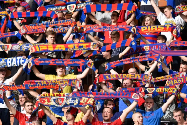 Wybory prezydenta Zabrza. Kandydat PiS wręczył rywalce z KO... szalik Piasta Gliwice