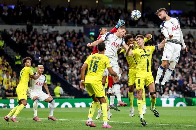 Bramkarz Villarreal największym pechowcem 1. kolejki Ligi Mistrzów. Wrzucił sobie piłkę do siatki