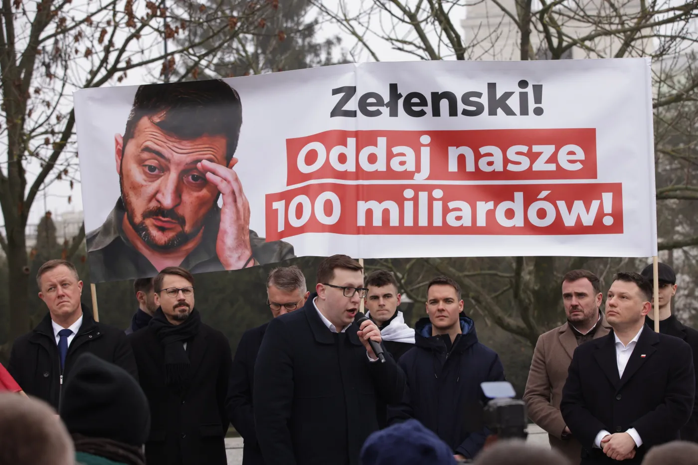 "Zełenski! Oddaj nasze 100 milionów!". Mentzen odpowiada na wizytę Zełenskiego w Polsce