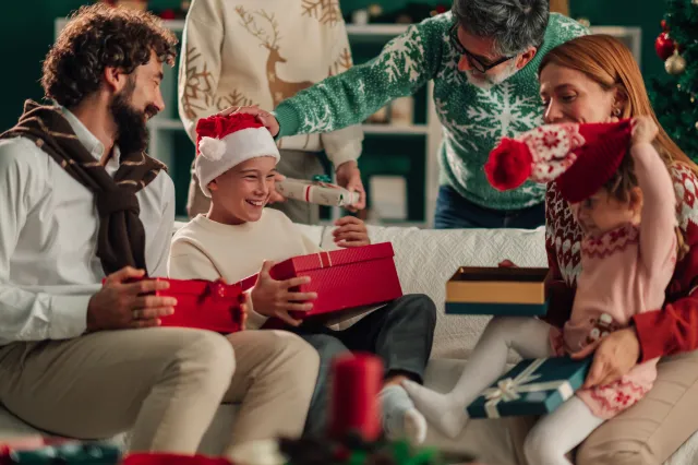 Pomysły na prezenty na święta dla niego i dla niej. Sprawdzone inspiracje, które sprawią wiele radości