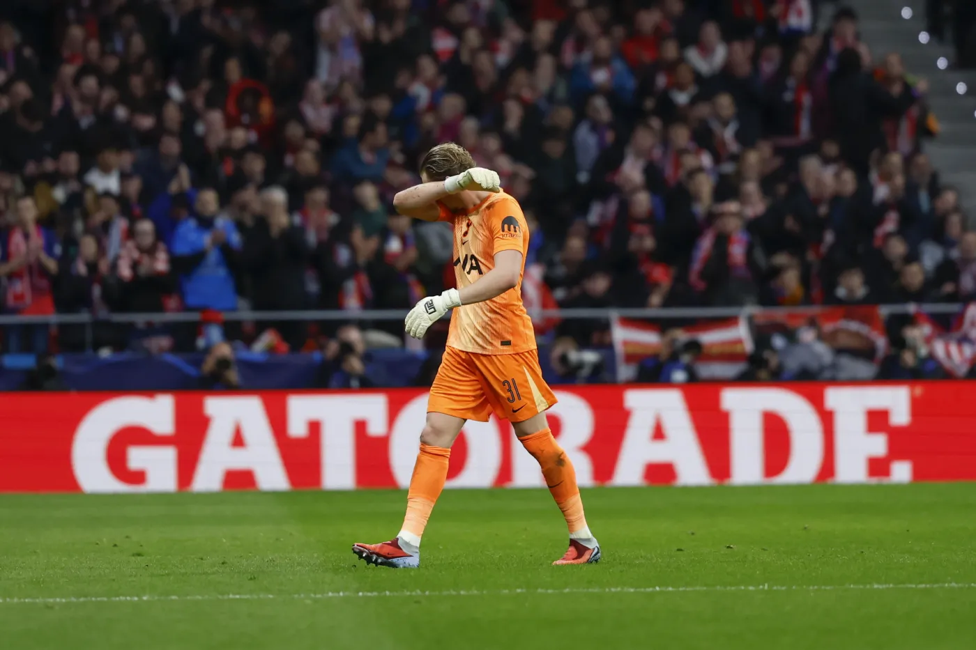 Dwa koszmarne błędy w dziewięć minut. Antonin Kinsky zaliczył najgorszy debiut w Lidze Mistrzów