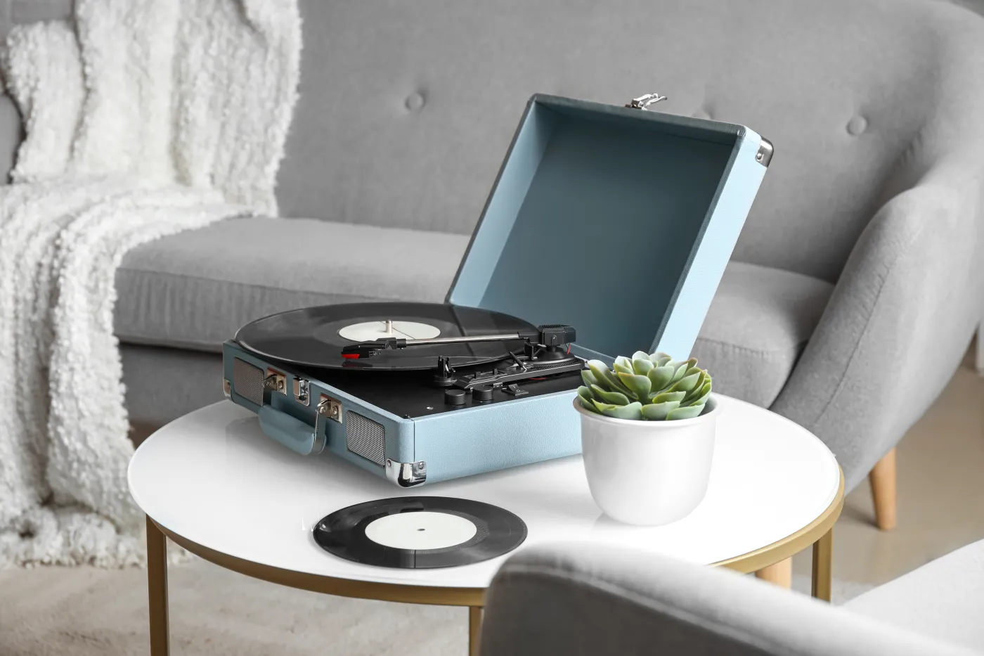 Arcytrudny QUIZ o przebojach z dawnych lat. Dopasuj piosenkę do wykonawcy. 15/15 tylko dla melomanów