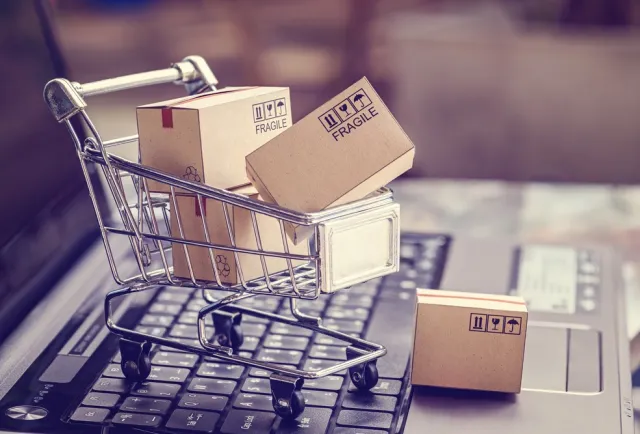 Co Polacy kupują przez internet? BADANIE