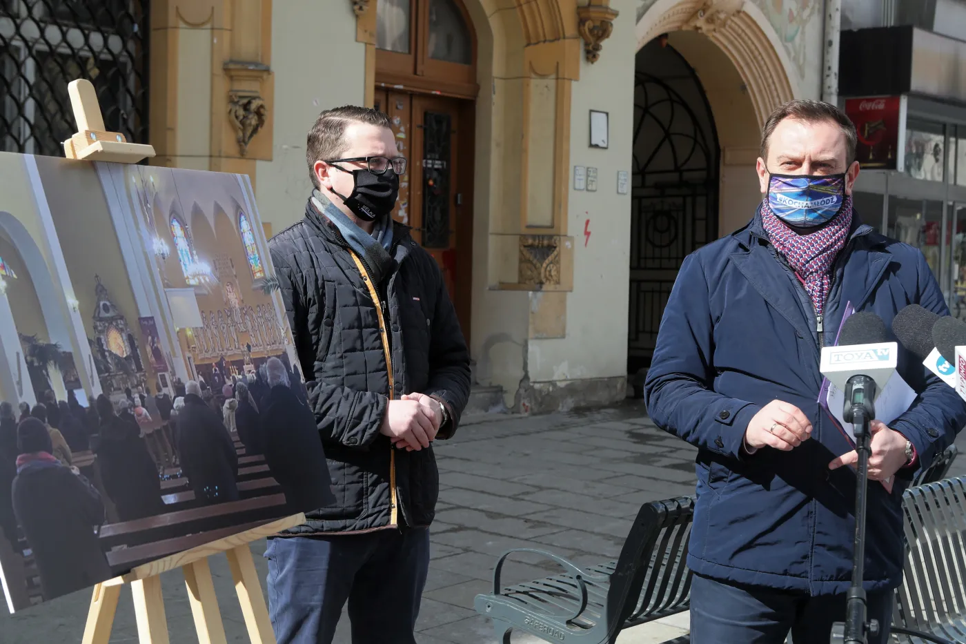 Poseł Lewicy chce kontroli zasad sanitarnych w kościołach. "Nikt niczego nie pilnuje"