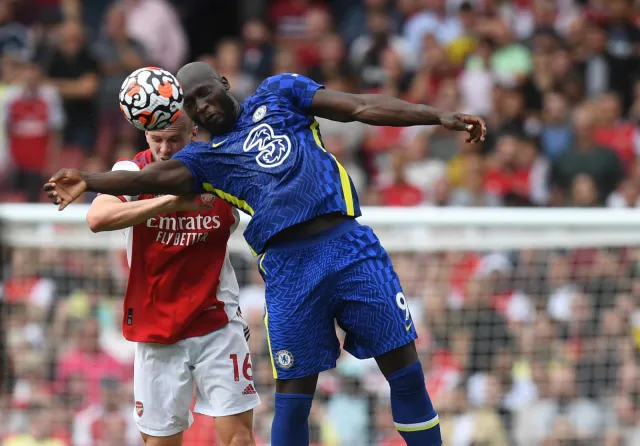 Chelsea lepsza od Arsenalu w derbach Londynu. Premierowy gol Lukaku