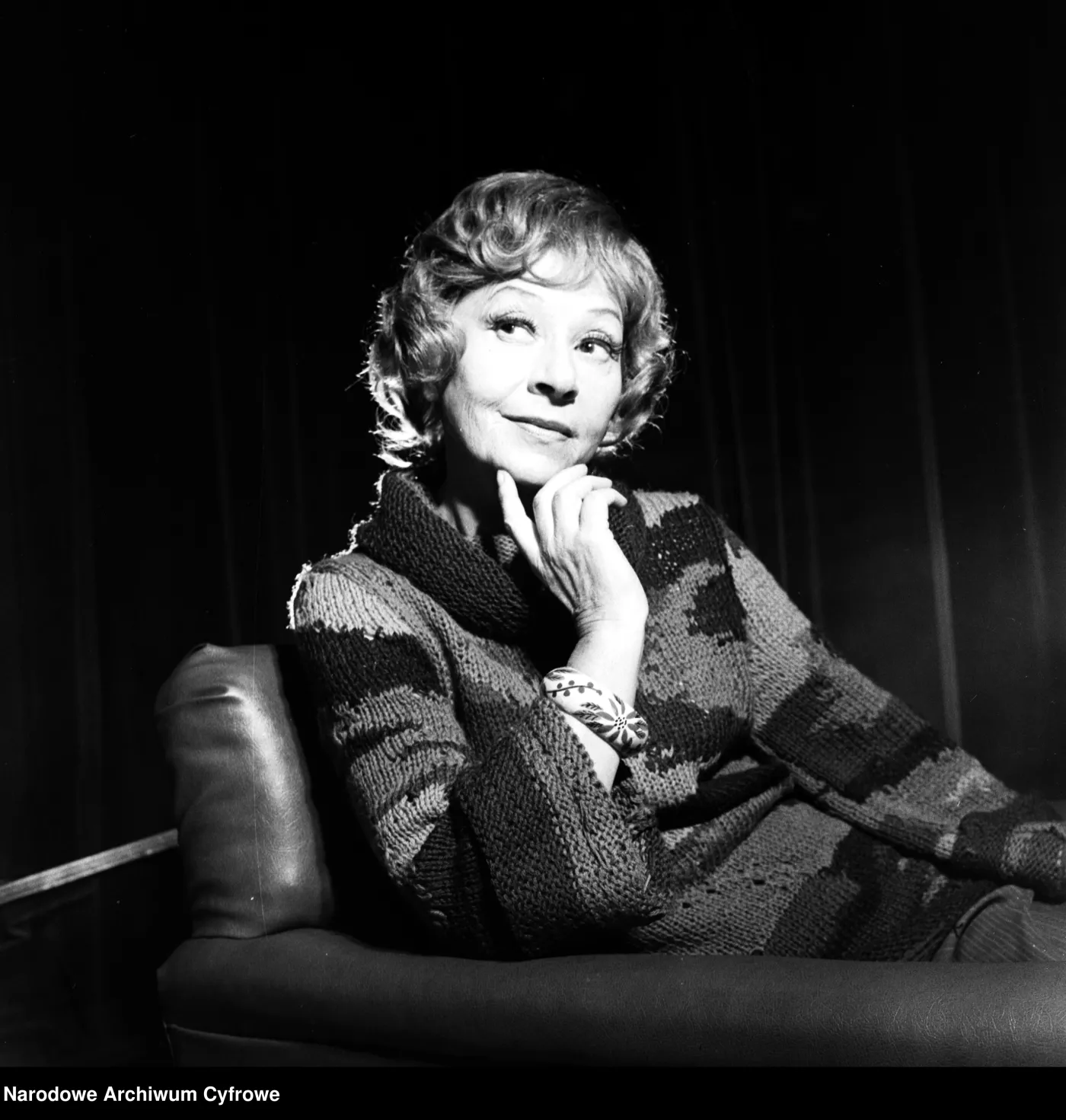 irena-kwiatkowska-w-sztuce-staroswiecka-komedia-teatr-nowy-1976-r-fot-narodowe-archiwum-cyfrowe-38005346.jpg