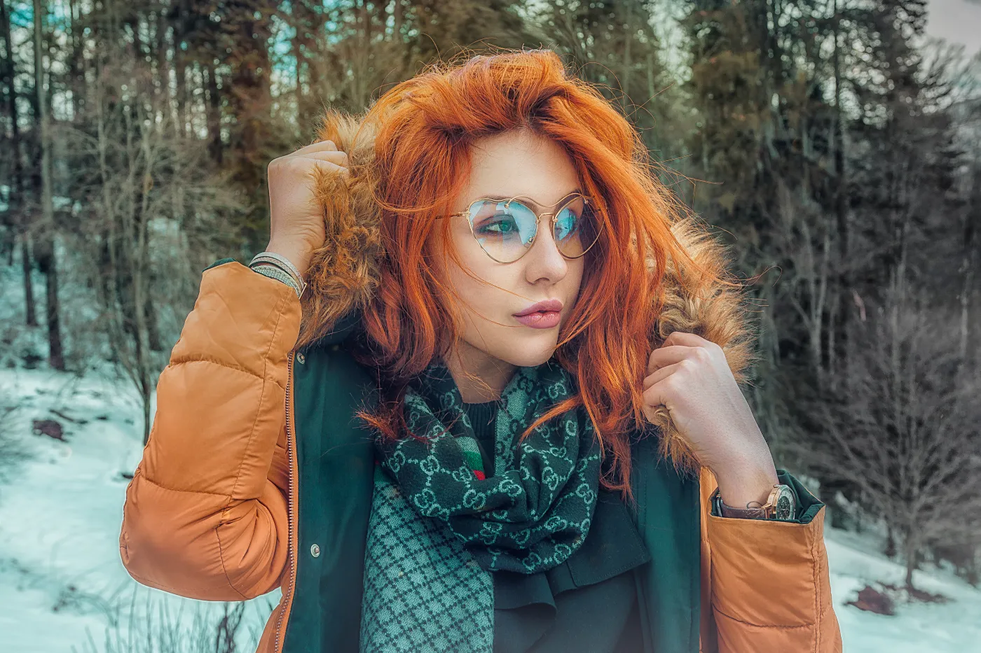 W tym sezonie ten model podbija szturmem serca fashionistek! Zobacz, jakie kurtki się teraz nosi [FOTO]