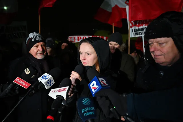 Protest przed aresztem w Radomiu. "Mój mąż jest bohaterem. Będę go bronić do ostatniej kropli krwi"