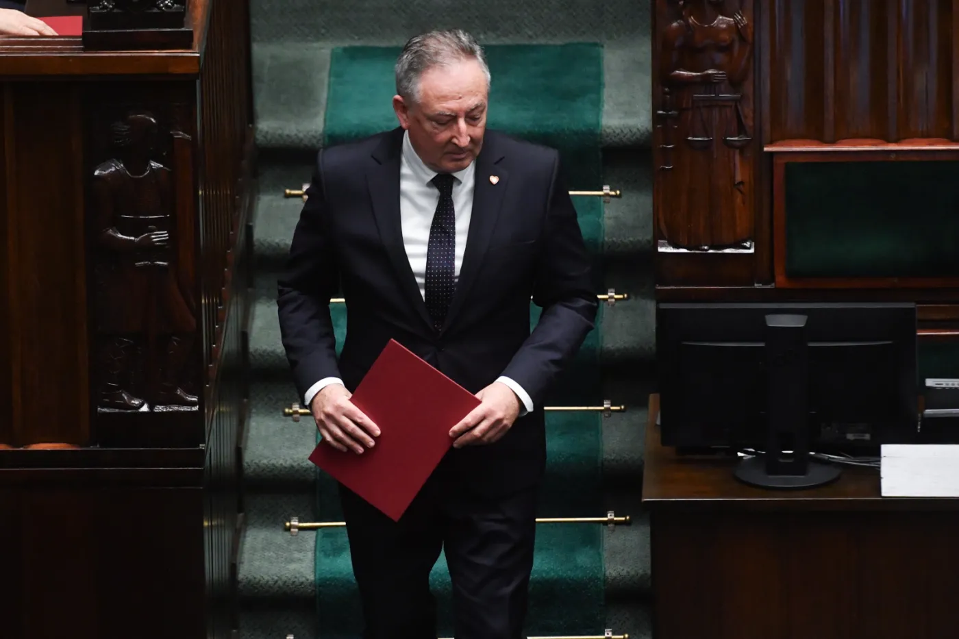 Sienkiewicz zostaje na stanowisku. Fiasko PiS w głosowaniu