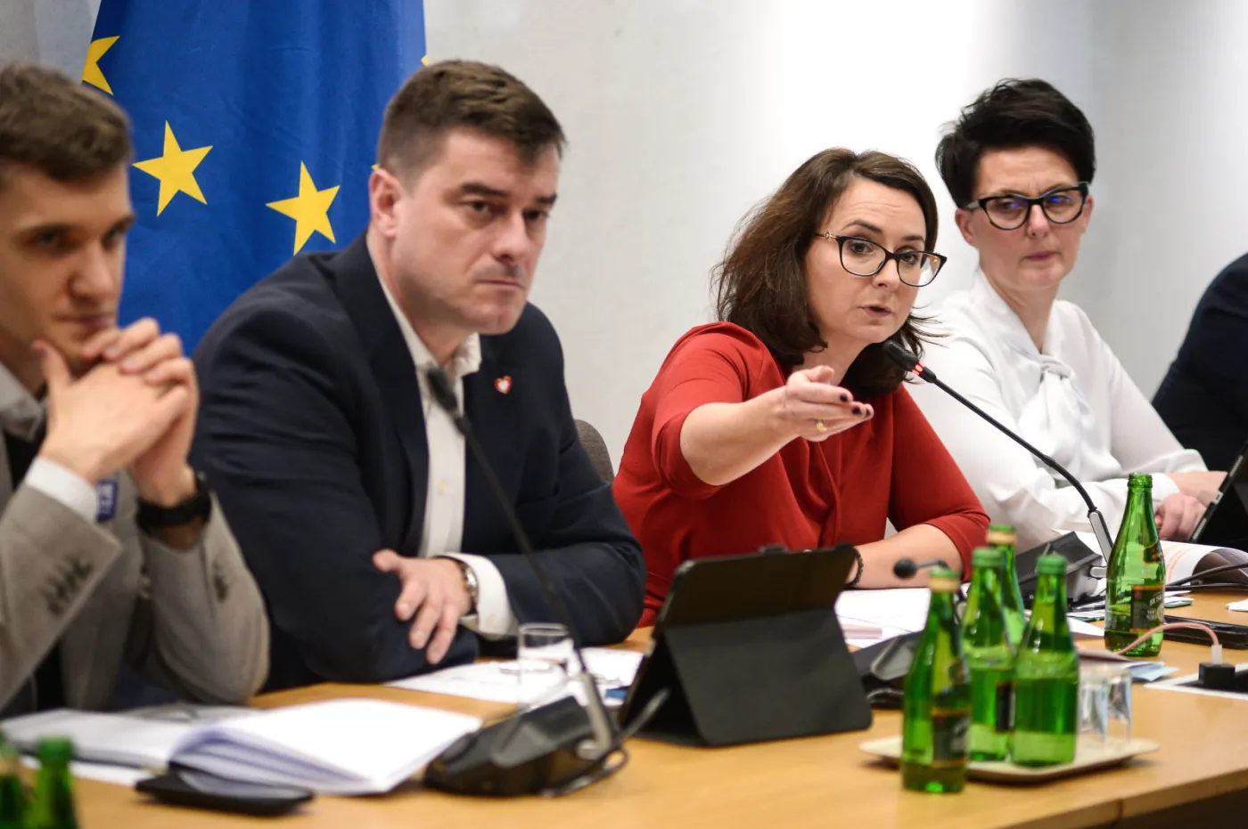 Sejmowa komisja przegłosowała, że reprezentant TK "nie jest sędzią"