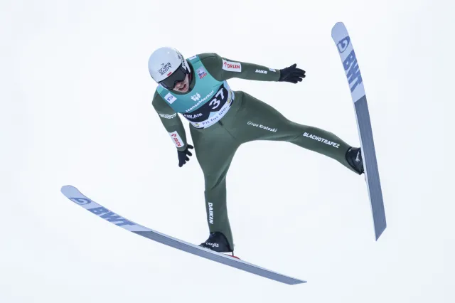 Stoch, Kubacki i Żyła razem mają grubo ponad 100 lat, ale muszą dalej skakać. Wiemy dlaczego
