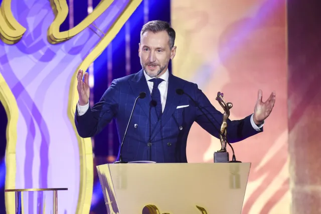 Piotr Kraśko pracuje nad formą. Internauta: Coraz lepsze te fikołki [WIDEO]