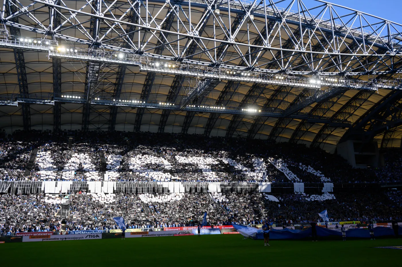 "Wstyd". Wymowna oprawa kibiców Lecha przed meczem z Legią