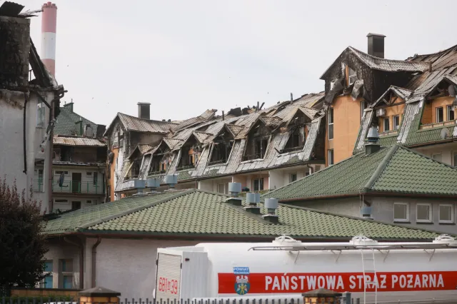 Pożar w Ząbkach. Ruszają wypłaty dla pogorzelców, część będzie mogła wejść do mieszkań