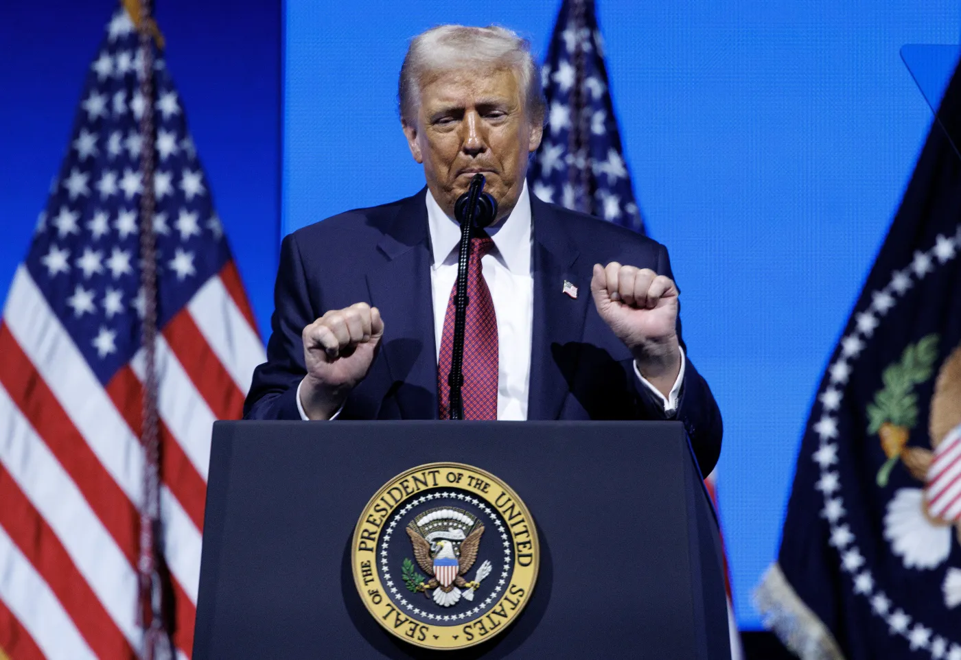 Prezydent USA faworytem do zdobycia Pokojowej Nagrody FIFA. Donald Trump dostanie ją po "znajomości"