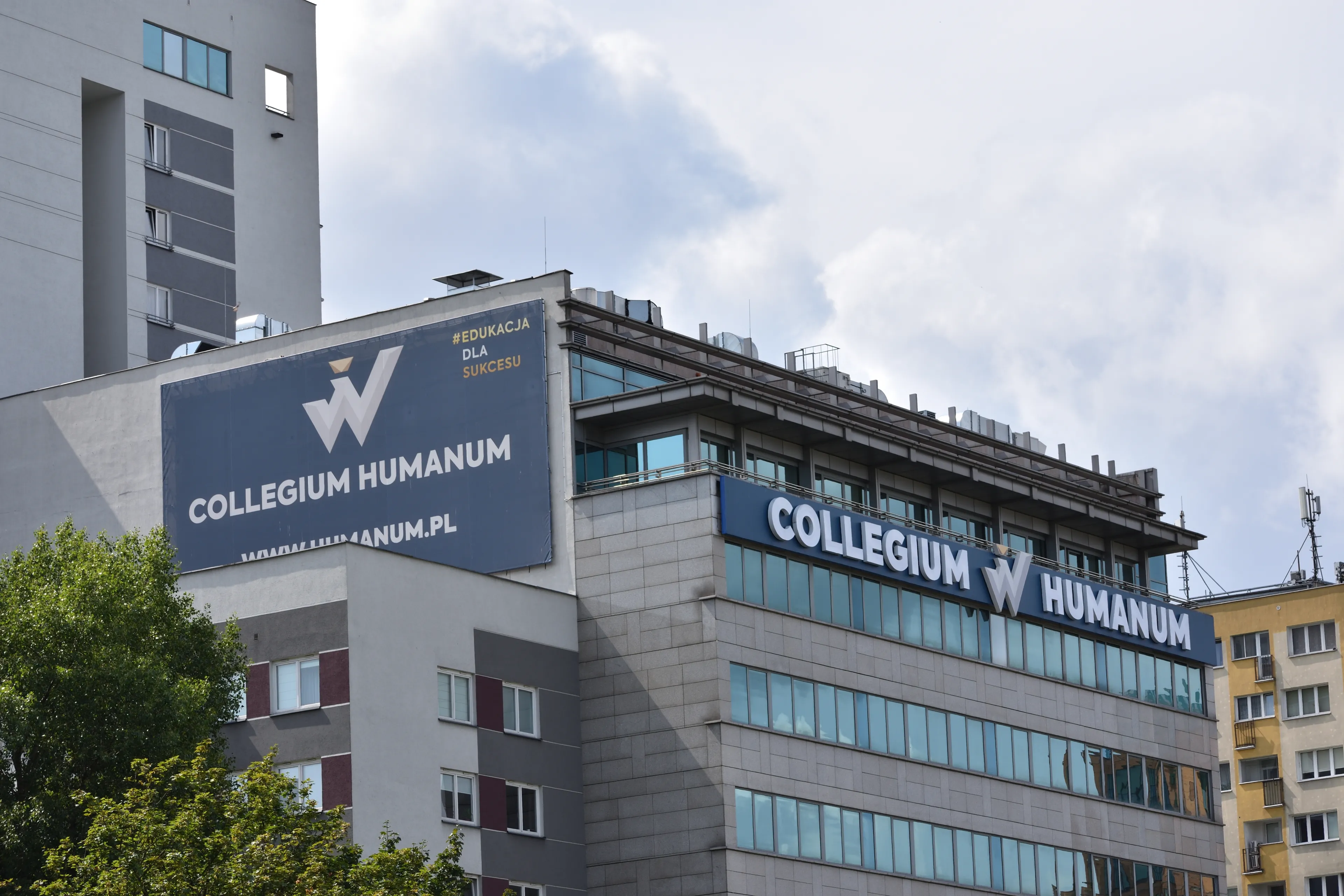 Dyplom MBA w kilkadziesiąt minut. Tak działała "fabryka dyplomów" Collegium Humanum