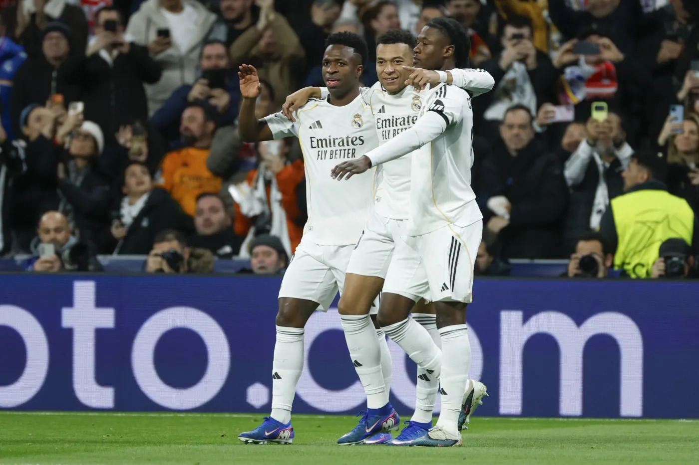 Real Madryt najlepiej zarabiającym klubem piłkarskim świata. Po raz drugi przekroczył miliard euro