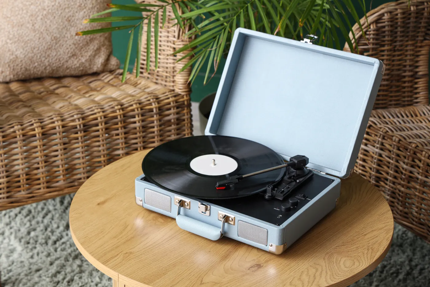 Arcytrudny QUIZ z muzyki. Zgadniesz, kto śpiewa ten hit? 15/15 tylko dla prawdziwych koneserów