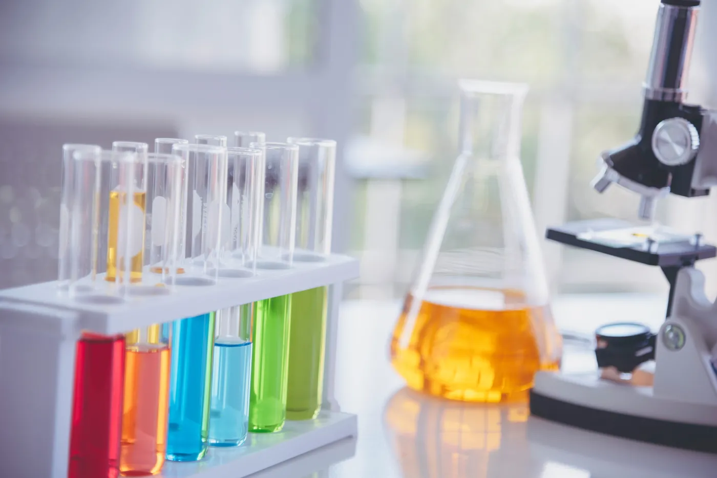 Arcytrudny QUIZ z chemii: sprawdź, ile pamiętasz z lekcji