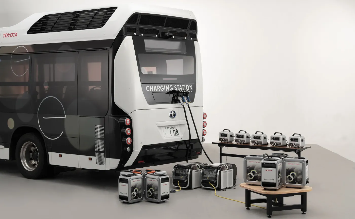 toyota-i-honda-rozpoczynaja-testy-wodorowego-autobusu-w-roli-mobilnego-systemu-zasilania-awaryjnego-28195623.jpg