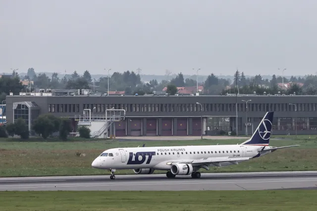 Samoloty do Kabulu mają latać tak długo, jak się da