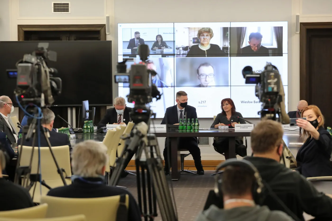 Politycy opozycji w Senacie: Ustawa dezubekizacyjna narusza umowę państwa z ludźmi