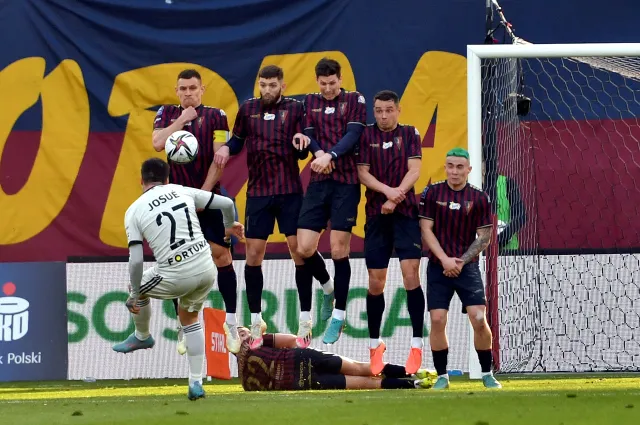 Pogoń nie składa broni w walce o tytuł. W "10" ograła Legię [WIDEO]