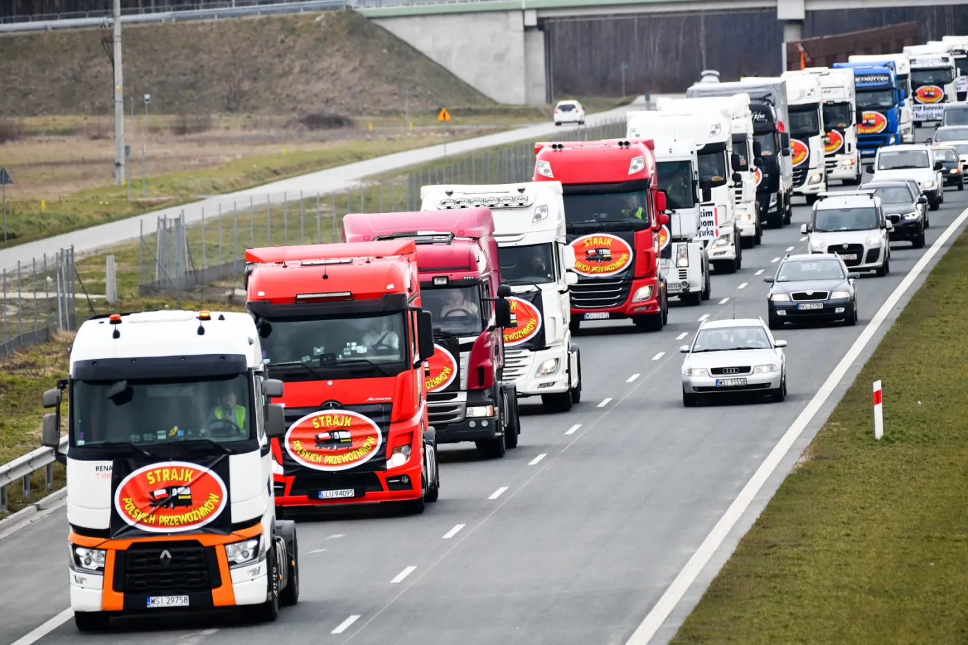 300 TIR-ów blokuje obwodnicę Warszawy. Wielki protest firm transportowych