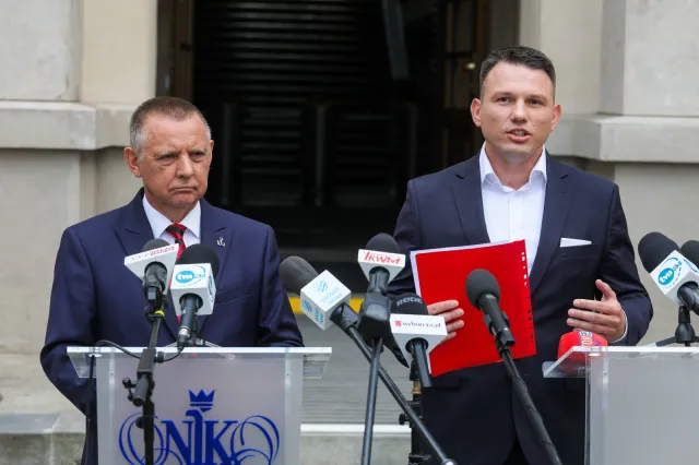 Banaś do dymisji? PiS i opozycja krytykują wystąpienie prezesa NIK i lidera Konfederacji