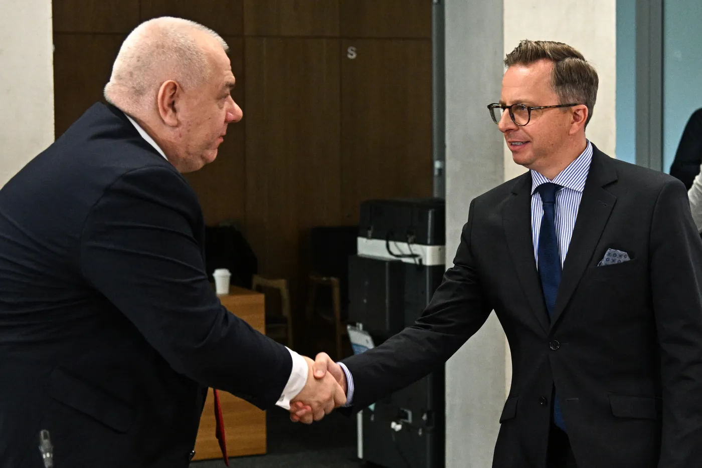 Komisja ds. wyborów. Joński: Sasin obciąża Morawieckiego i Kamińskiego