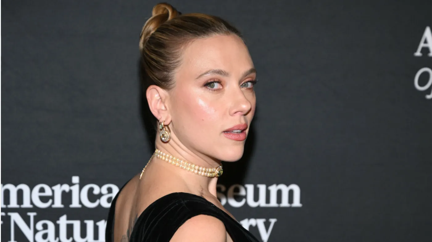 Scarlett Johansson na gali w Nowym Jorku. W czarnej kreacji wyglądała jak milion dolarów