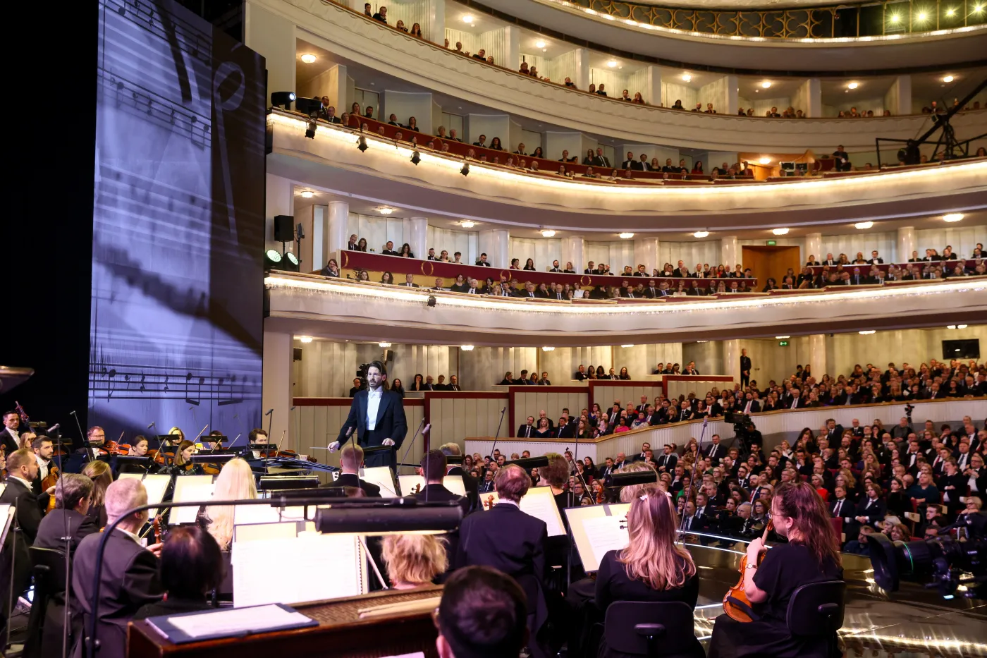 Hołownia z żoną, Torbicka w czerwieni, zestresowany Jimek. Gala inaugurująca polską prezydencję [FOTO]