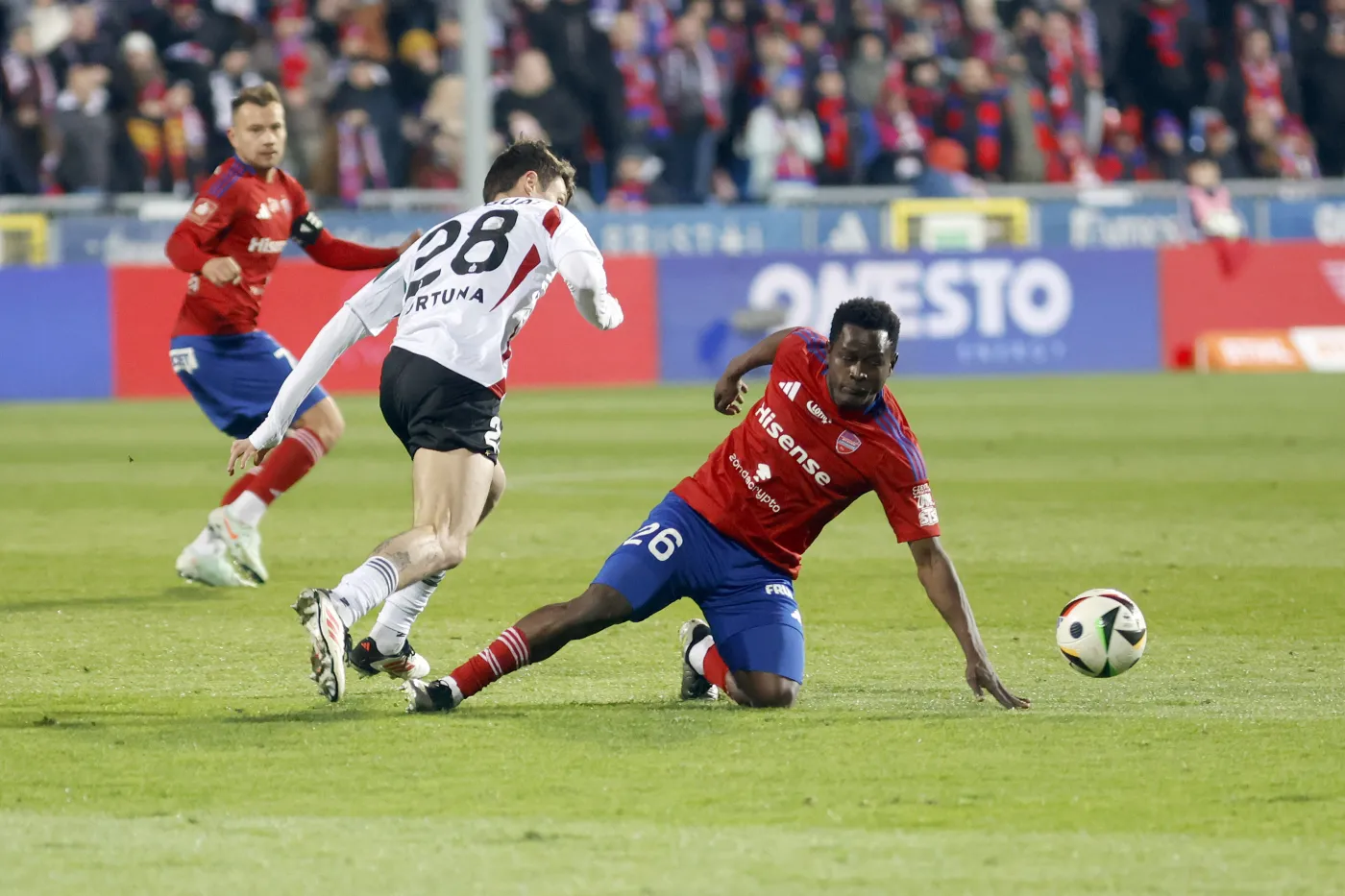 Rasizm na trybunach Rakowa Częstochowa? Ultrasi wydali zakaz celebrowania goli ciemnoskórych piłkarzy