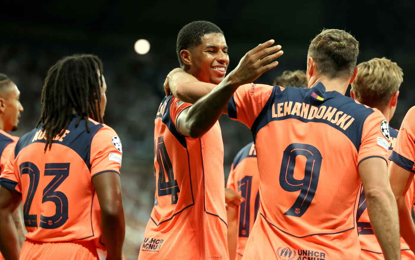 Liga Mistrzów. Lewandowski pierwszy raz w podstawowym składzie Barcelony, ale gole strzelał Rashford