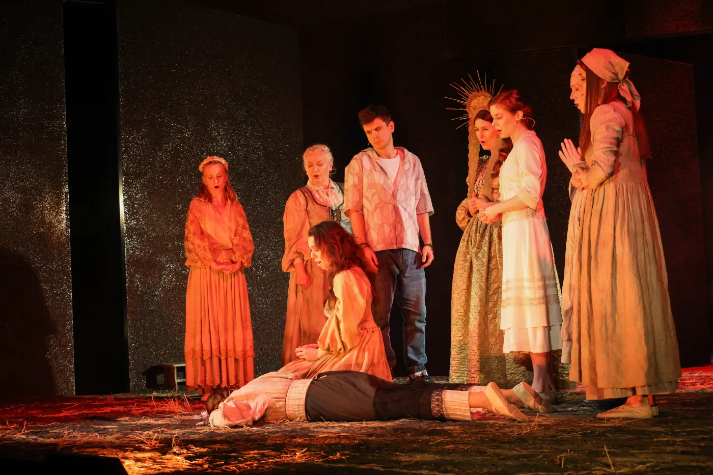 Bestsellerowe "Chłopki" w Teatrze Współczesnym. Sensacyjna adaptacja kultowej już książki