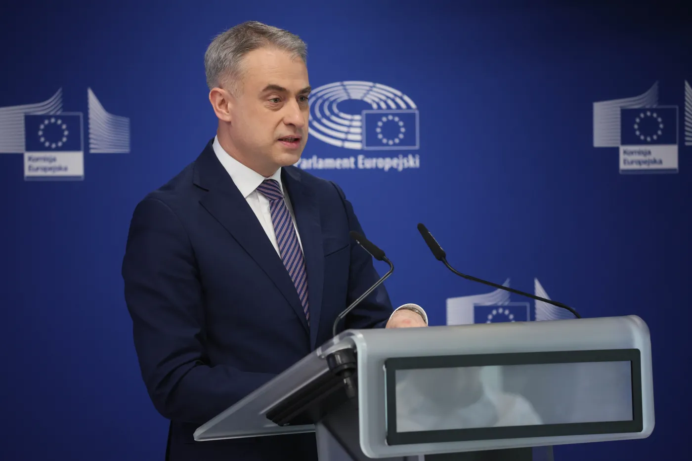 Wicepremier o wahaniach prezydenta Nawrockiego ws. SAFE.  "Wali ściemę Polakom w oczy"