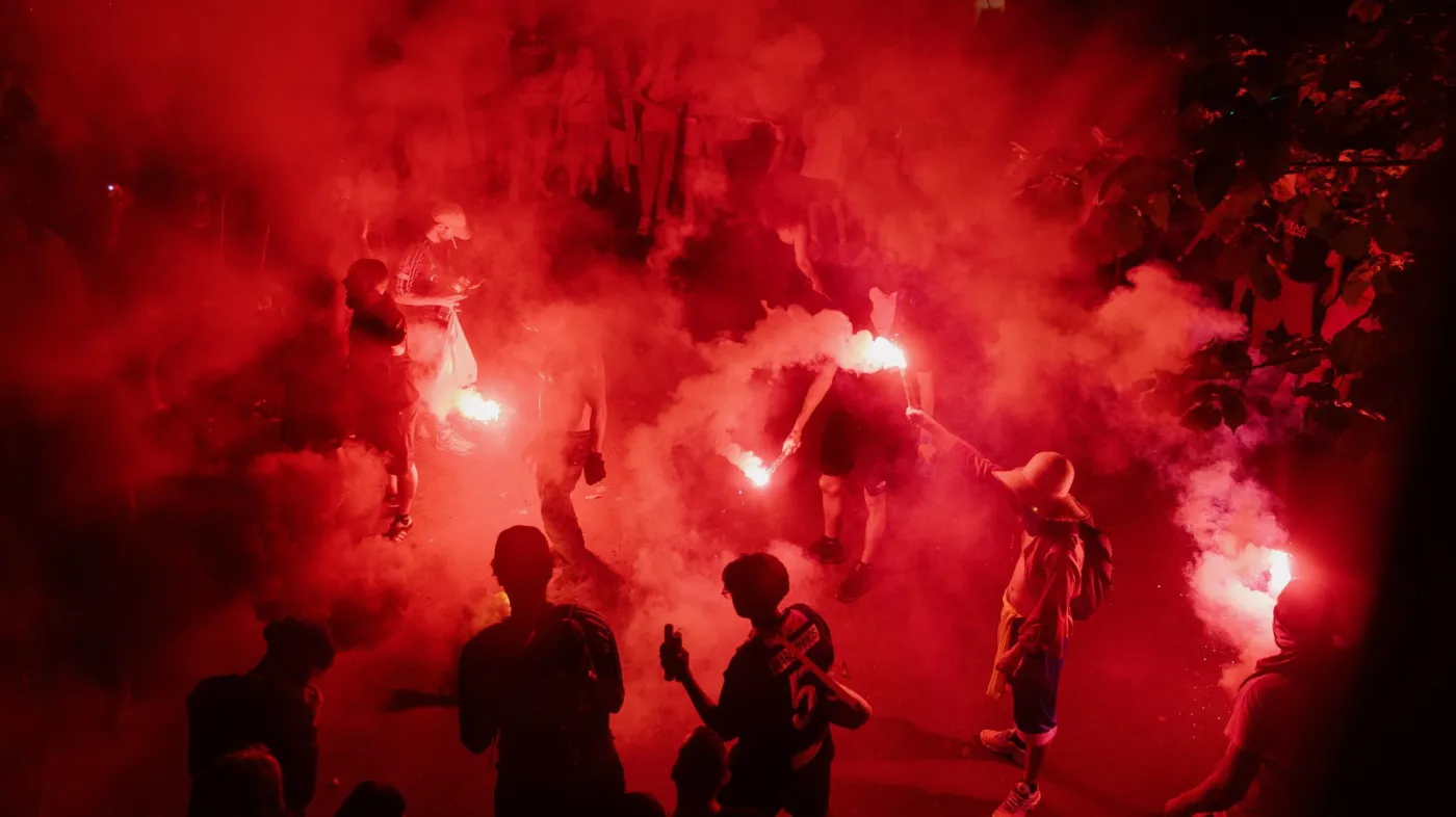 Zamieszki w Paryżu po finale Ligi Mistrzów. Starcia z policją, podpalone sklepy i samochody