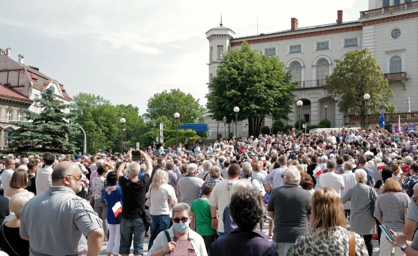 Prezes NRL oburzony. "Wiece wyborcze bombą z opóźnionym zapłonem"