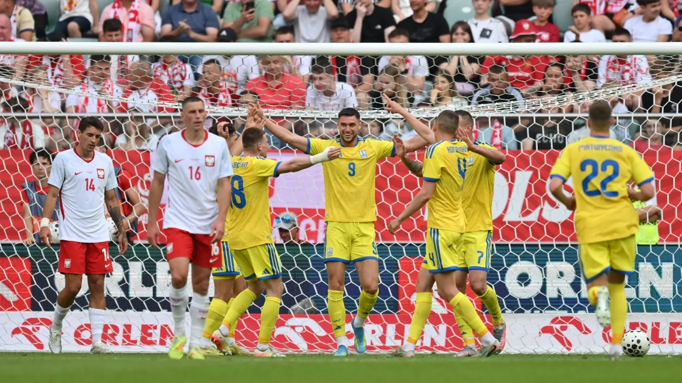 Reprezentacja Polski przegrała z Ukrainą. Do 30. minuty byliśmy lepsi, potem dostaliśmy dwa ciosy