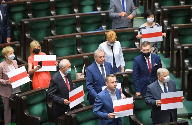 Sejm do rządu: Polska powinna szybko przyjmować uchodźców z Białorusi [WIDEO]