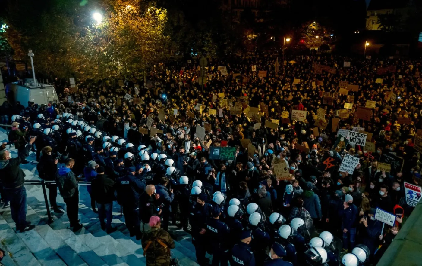 Policja chce podwyżek. Powód? Epidemia koronawirusa