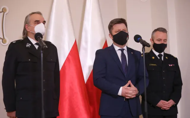 "Wszystkie ręce na pokład". Strażacy dowiozą do punktów szczepień