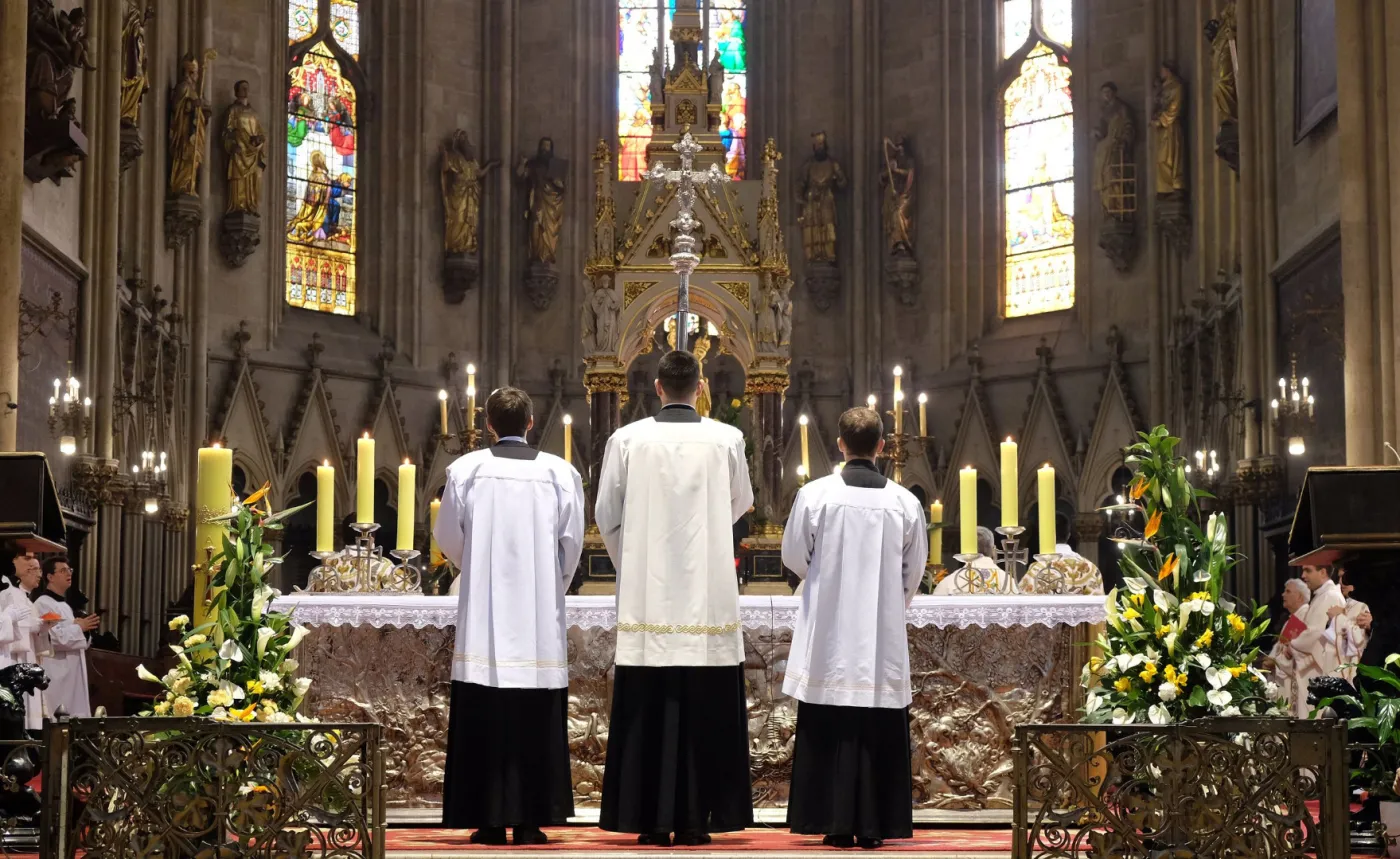 Biedroń: Księża muszą płacić sprawiedliwe podatki. Kościół jest bogaty, poradzi sobie