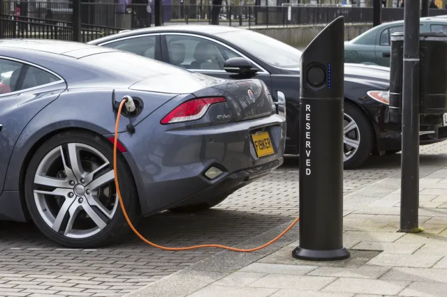 Energa uruchomiła w Gdyni pierwszą stację ładowania na słupie oświetleniowym